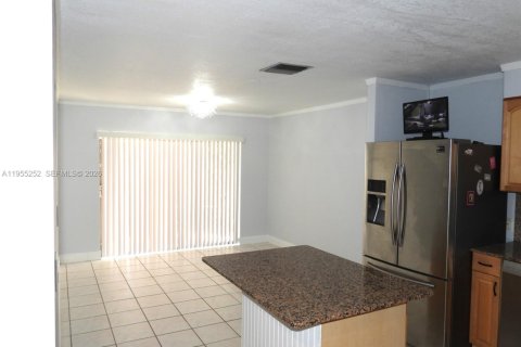 Casa en venta en Sunrise, Florida, 4 dormitorios № 2080459 - foto 5