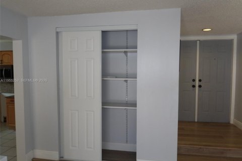 Casa en venta en Sunrise, Florida, 4 dormitorios № 2080459 - foto 11