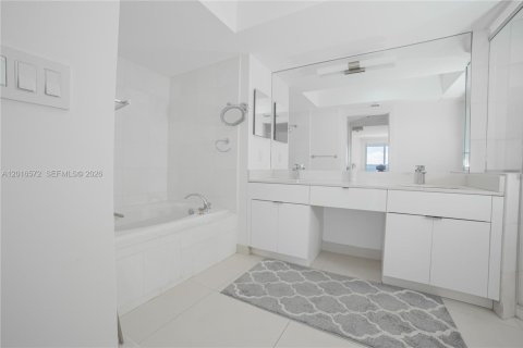 Copropriété à vendre à Miami Beach, Floride: 2 chambres, 130.06 m2 № 2154941 - photo 18