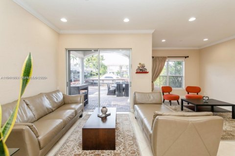 Townhouse in Hollywood, Florida 4 bedrooms, 265.61 sq.m. № 1998753 - photo 16