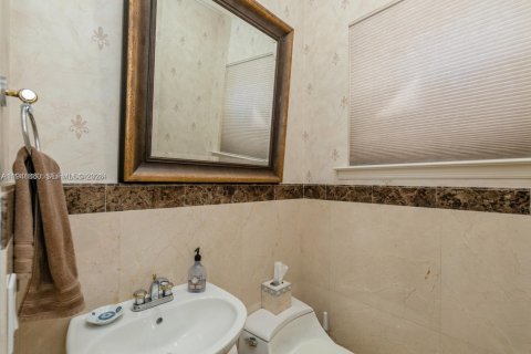 Townhouse in Hollywood, Florida 4 bedrooms, 265.61 sq.m. № 1998753 - photo 17