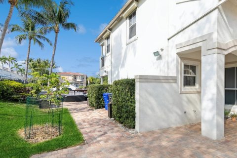 Townhouse in Hollywood, Florida 4 bedrooms, 265.61 sq.m. № 1998753 - photo 5