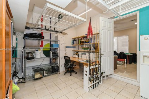 Townhouse in Hollywood, Florida 4 bedrooms, 265.61 sq.m. № 1998753 - photo 22