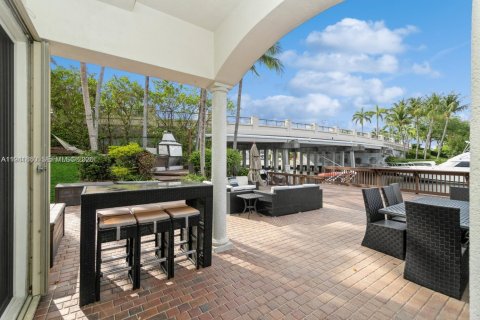 Townhouse in Hollywood, Florida 4 bedrooms, 265.61 sq.m. № 1998753 - photo 4