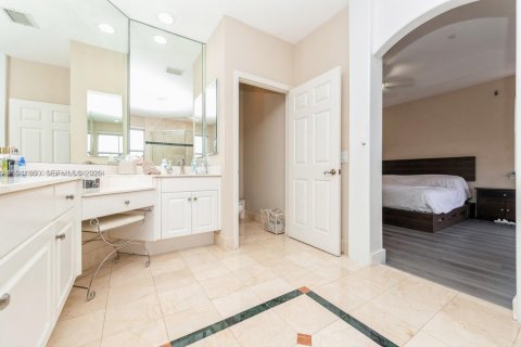 Townhouse in Hollywood, Florida 4 bedrooms, 265.61 sq.m. № 1998753 - photo 29