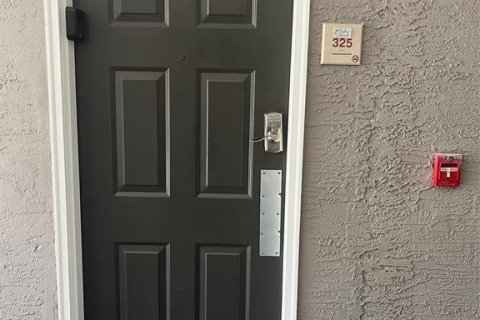 Condominio en venta en Kissimmee, Florida, 2 dormitorios, 58.99 m2 № 1789537 - foto 2