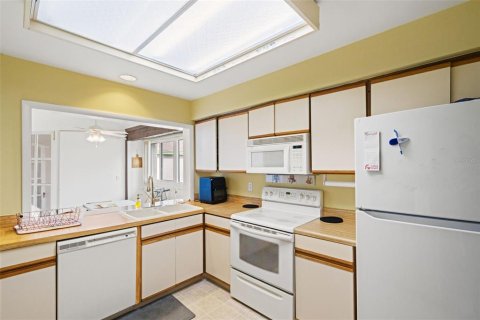 Condo in Tampa, Florida, 2 bedrooms № 2113878 - photo 11