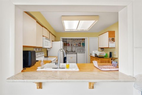Condo in Tampa, Florida, 2 bedrooms № 2113878 - photo 13