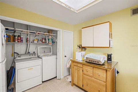 Condo in Tampa, Florida, 2 bedrooms № 2113878 - photo 15