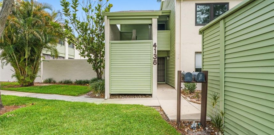 Condo in Tampa, Florida, 2 bedrooms № 2113878