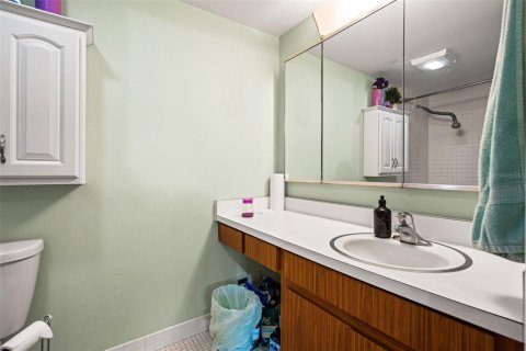 Condo in Tampa, Florida, 2 bedrooms № 2113878 - photo 24