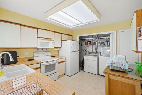 Condo in Tampa, Florida, 2 bedrooms № 2113878 - photo 12