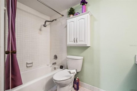 Condo in Tampa, Florida, 2 bedrooms № 2113878 - photo 26