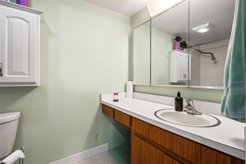Condo in Tampa, Florida, 2 bedrooms № 2113878 - photo 25