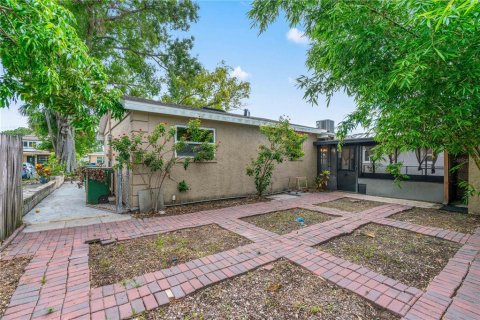 House in Tampa, Florida 3 bedrooms, 101.08 sq.m. № 1917375 - photo 18