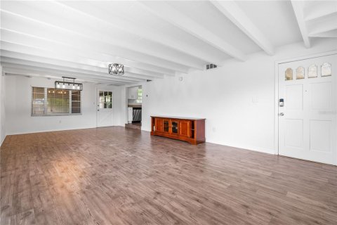 House in Tampa, Florida 3 bedrooms, 101.08 sq.m. № 1917375 - photo 4