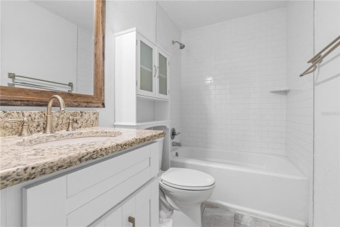 House in Tampa, Florida 3 bedrooms, 101.08 sq.m. № 1917375 - photo 13