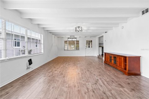 House in Tampa, Florida 3 bedrooms, 101.08 sq.m. № 1917375 - photo 3