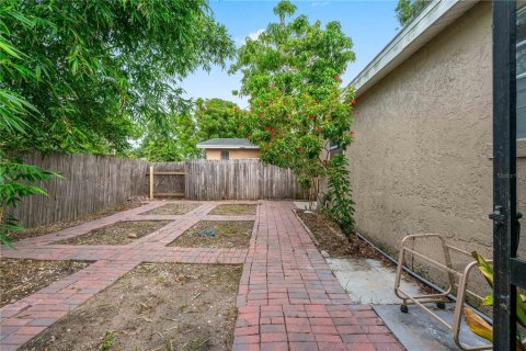 House in Tampa, Florida 3 bedrooms, 101.08 sq.m. № 1917375 - photo 17
