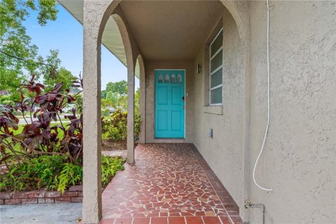 House in Tampa, Florida 3 bedrooms, 101.08 sq.m. № 1917375 - photo 2