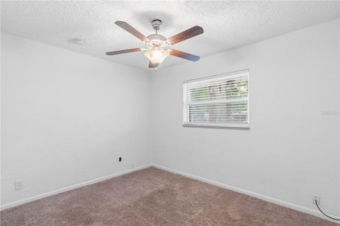 House in Tampa, Florida 3 bedrooms, 101.08 sq.m. № 1917375 - photo 10