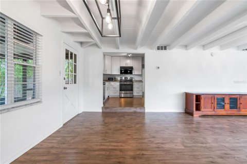 House in Tampa, Florida 3 bedrooms, 101.08 sq.m. № 1917375 - photo 6