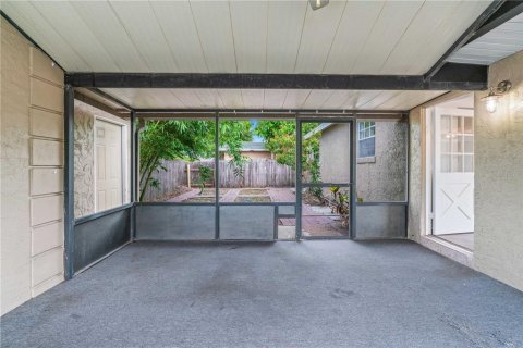 House in Tampa, Florida 3 bedrooms, 101.08 sq.m. № 1917375 - photo 15