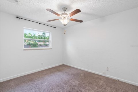 House in Tampa, Florida 3 bedrooms, 101.08 sq.m. № 1917375 - photo 9