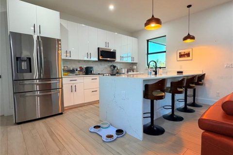 Villa ou maison à vendre à Cape Coral, Floride: 3 chambres, 162.02 m2 № 2422831 - photo 5