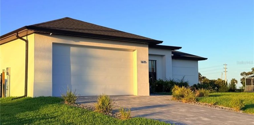 Villa ou maison à Cape Coral, Floride 3 chambres, 162.02 m2 № 2422831