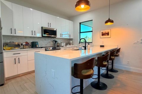 Villa ou maison à vendre à Cape Coral, Floride: 3 chambres, 162.02 m2 № 2422831 - photo 6