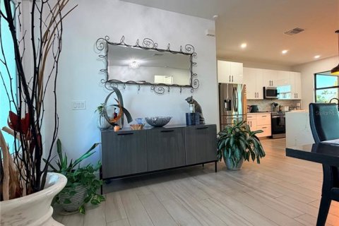 Villa ou maison à vendre à Cape Coral, Floride: 3 chambres, 162.02 m2 № 2422831 - photo 4