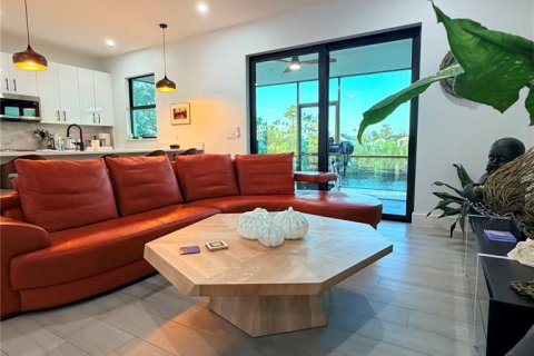 Villa ou maison à vendre à Cape Coral, Floride: 3 chambres, 162.02 m2 № 2422831 - photo 10