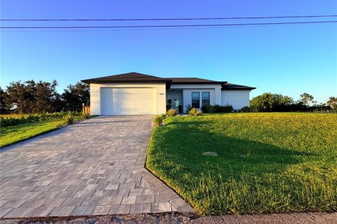 Villa ou maison à vendre à Cape Coral, Floride: 3 chambres, 162.02 m2 № 2422831 - photo 2
