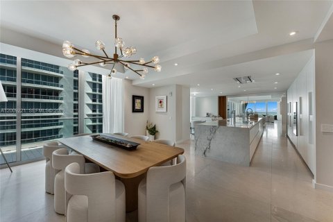 Купить кондоминиум в Серфсайд, Флорида 3 спальни, 416.85м2, № 2072705 - фото 19