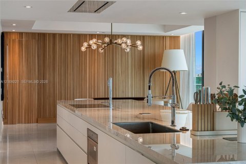 Купить кондоминиум в Серфсайд, Флорида 3 спальни, 416.85м2, № 2072705 - фото 16