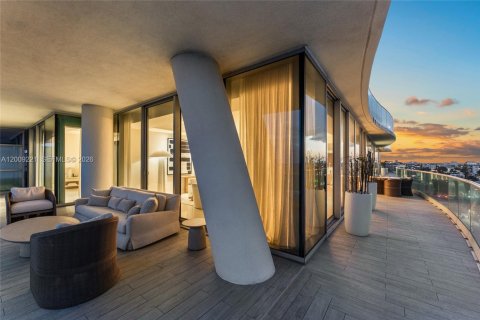 Купить кондоминиум в Серфсайд, Флорида 3 спальни, 416.85м2, № 2072705 - фото 9