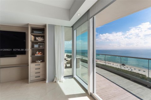 Купить кондоминиум в Серфсайд, Флорида 3 спальни, 416.85м2, № 2072705 - фото 24