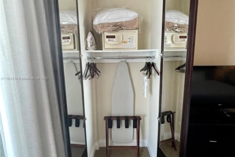 Hotel en venta en Fort Lauderdale, Florida, 1 dormitorio, 50.91 m2 № 1698335 - foto 12