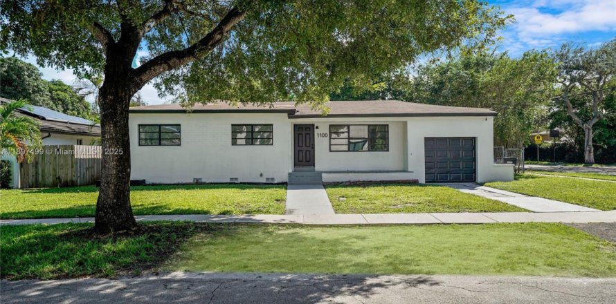 Casa en North Miami Beach, Florida 3 dormitorios, 124.02 m2 № 1949629