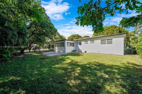 Casa en venta en North Miami Beach, Florida, 3 dormitorios, 124.02 m2 № 1949629 - foto 8