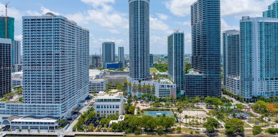 Studio à Condo à Miami, Floride  № 1955266