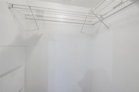 Copropriété à vendre à Miami, Floride: 47.19 m2 № 1955266 - photo 13