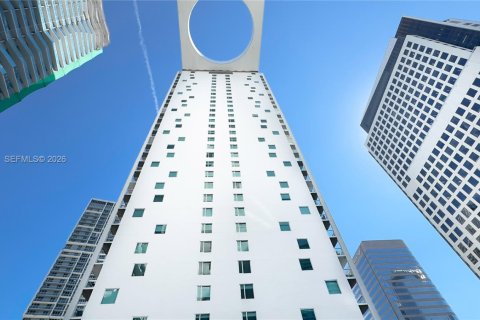 Condo in Miami, Florida, 2 bedrooms  № 2369777 - photo 30
