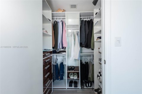 Condo in Miami, Florida, 2 bedrooms  № 2369777 - photo 23