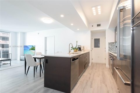 Condo in Miami, Florida, 2 bedrooms  № 2369777 - photo 7