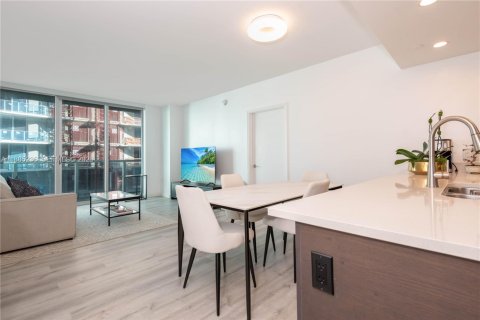 Condo in Miami, Florida, 2 bedrooms  № 2369777 - photo 5