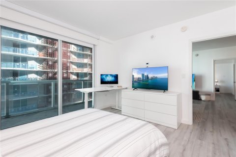 Condo in Miami, Florida, 2 bedrooms  № 2369777 - photo 16