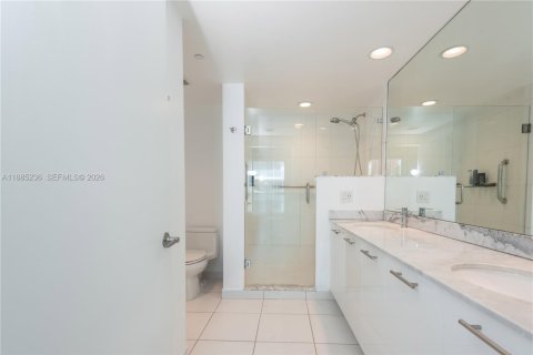Condo in Miami, Florida, 2 bedrooms  № 2369777 - photo 18