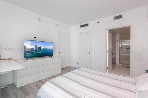 Condo in Miami, Florida, 2 bedrooms  № 2369777 - photo 19